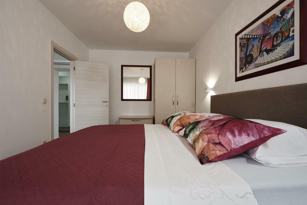 Sunny Side Apartment Trogir Bagian luar foto