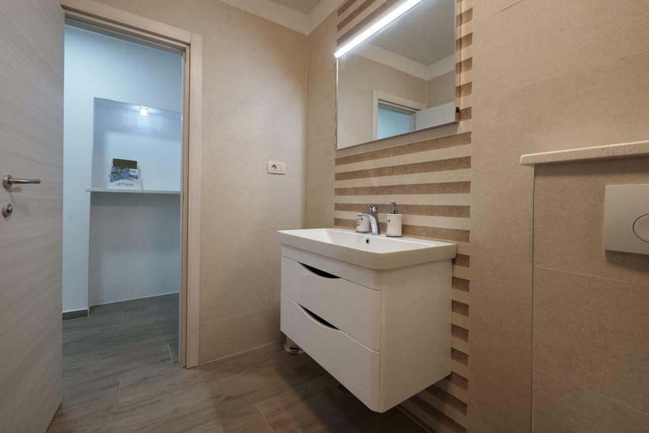 Sunny Side Apartment Trogir Bagian luar foto