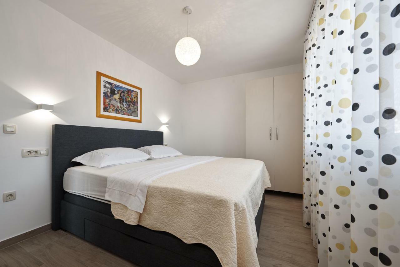 Sunny Side Apartment Trogir Bagian luar foto